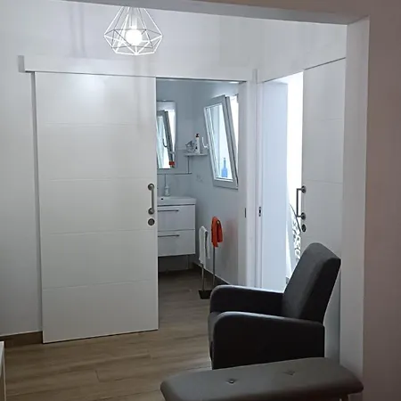 A House With A Garden, Garage, Sauna, And Jacuzzi Appartement *