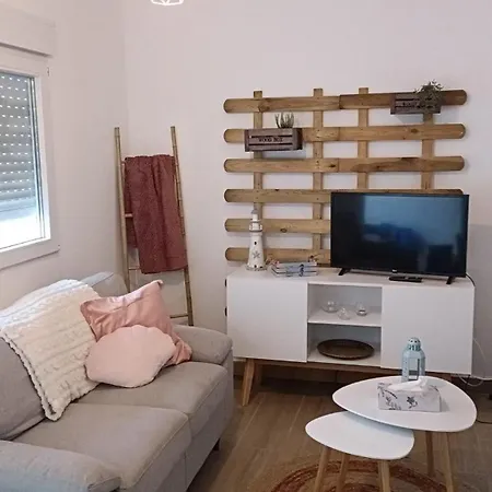 Appartement A House With A Garden, Garage, Sauna, And Jacuzzi *