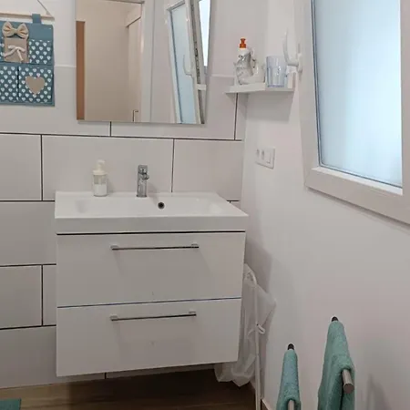 A House With A Garden, Garage, Sauna, And Jacuzzi Appartement *